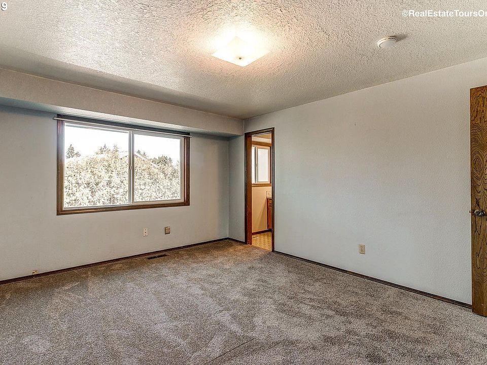 2nd image of 139 Woodfield Ct
