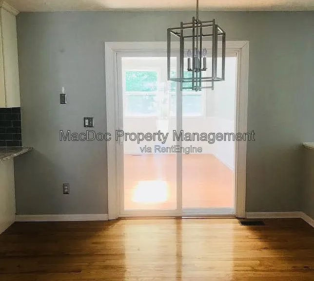 6804 Saxony Cir — Photo 27