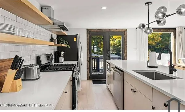 6 bed, 2000 sqft, $4,943 — Photo 3