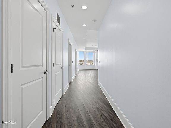 4th image of 400 W North Street #810