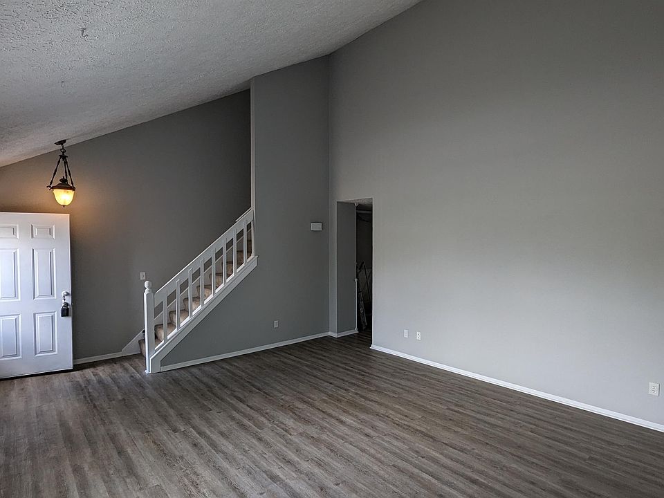 1st image of 723 Peachtree Pl #1