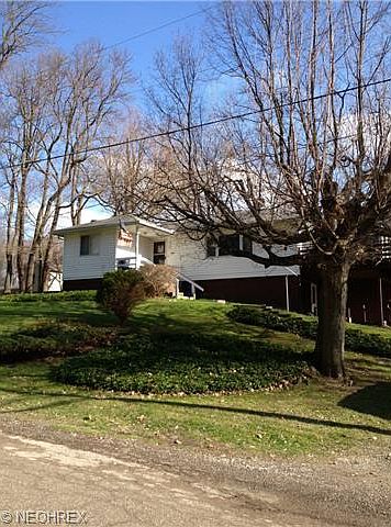 2nd image of 2304 Leonard St