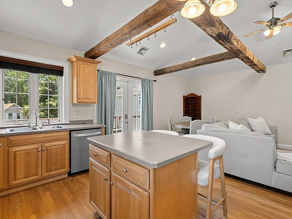 4th image of 521 Washington St APT 3
