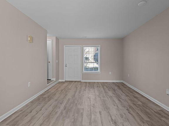 3rd image of 126 Friar Ln