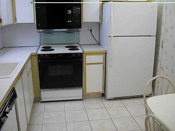 3rd image of 3750 NE 170th St APT 212