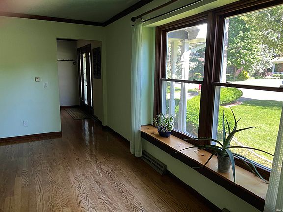 5th image of 922 Deepwood Dr