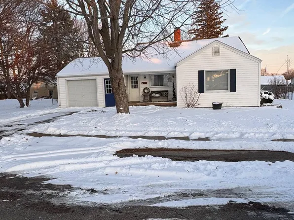 210 Maplewood Blvd, Dunlap, IL 61525