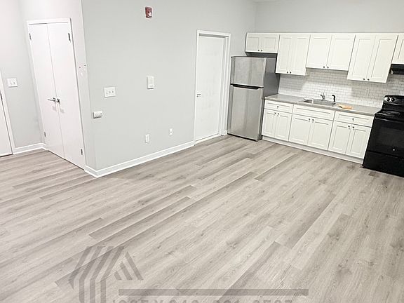 3rd image of 146 Hamilton Ave #51