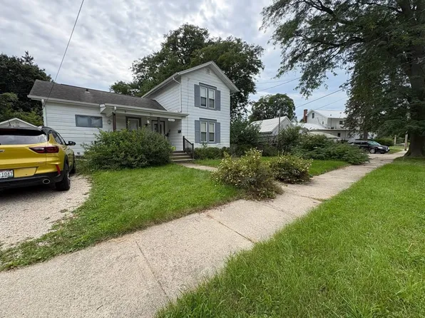 864 Glen St, Janesville, WI 53545