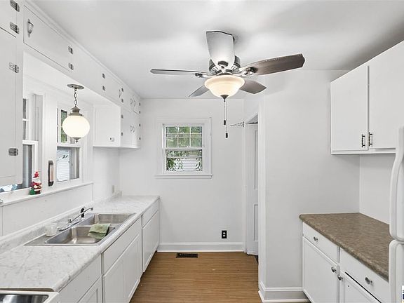 4th image of 1015 S 25th St