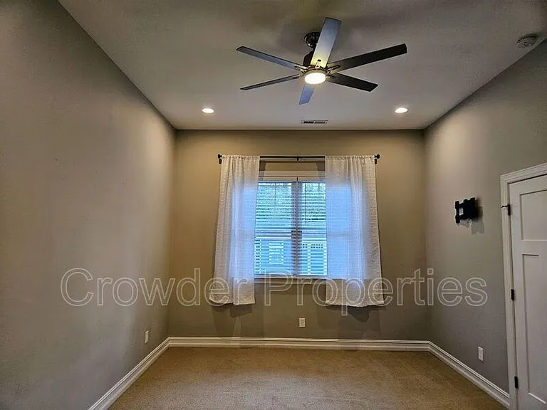 1016 Condon St — Photo 9