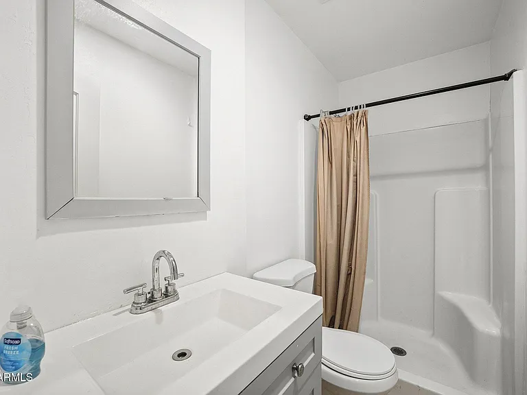 1137 E Bishop Dr — Photo 21