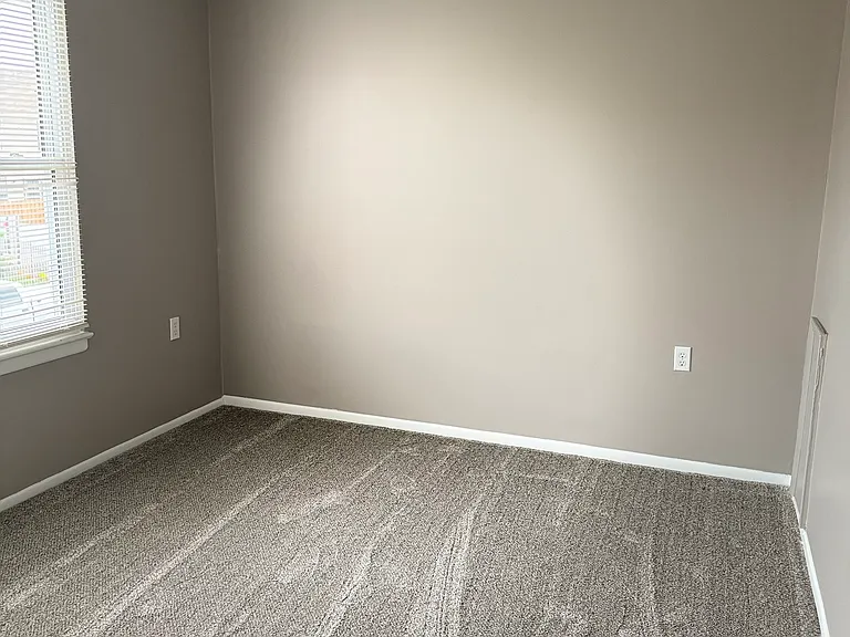 825 Showell Ct — Photo 7