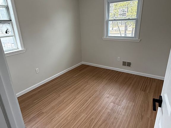5th image of 801 Cedar St