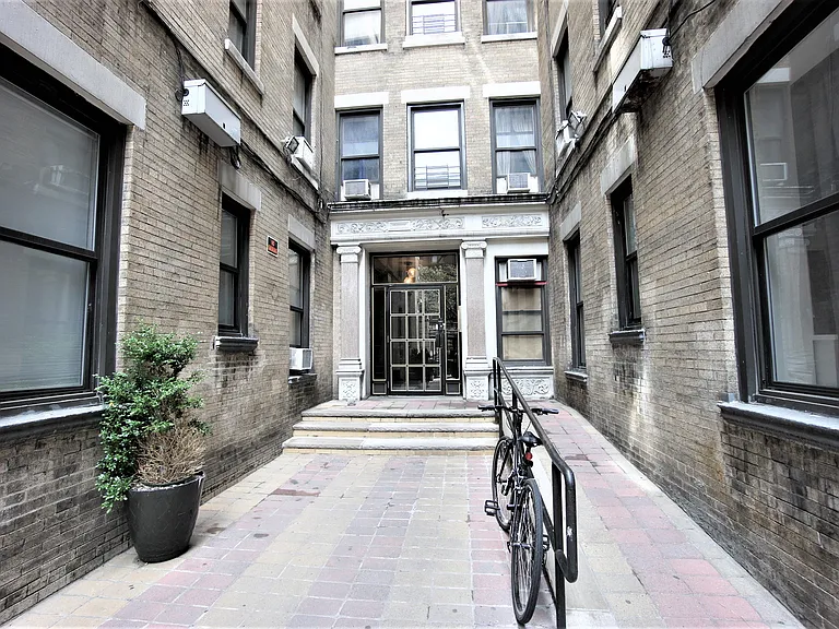 205 W 103rd St #6B — Photo 11