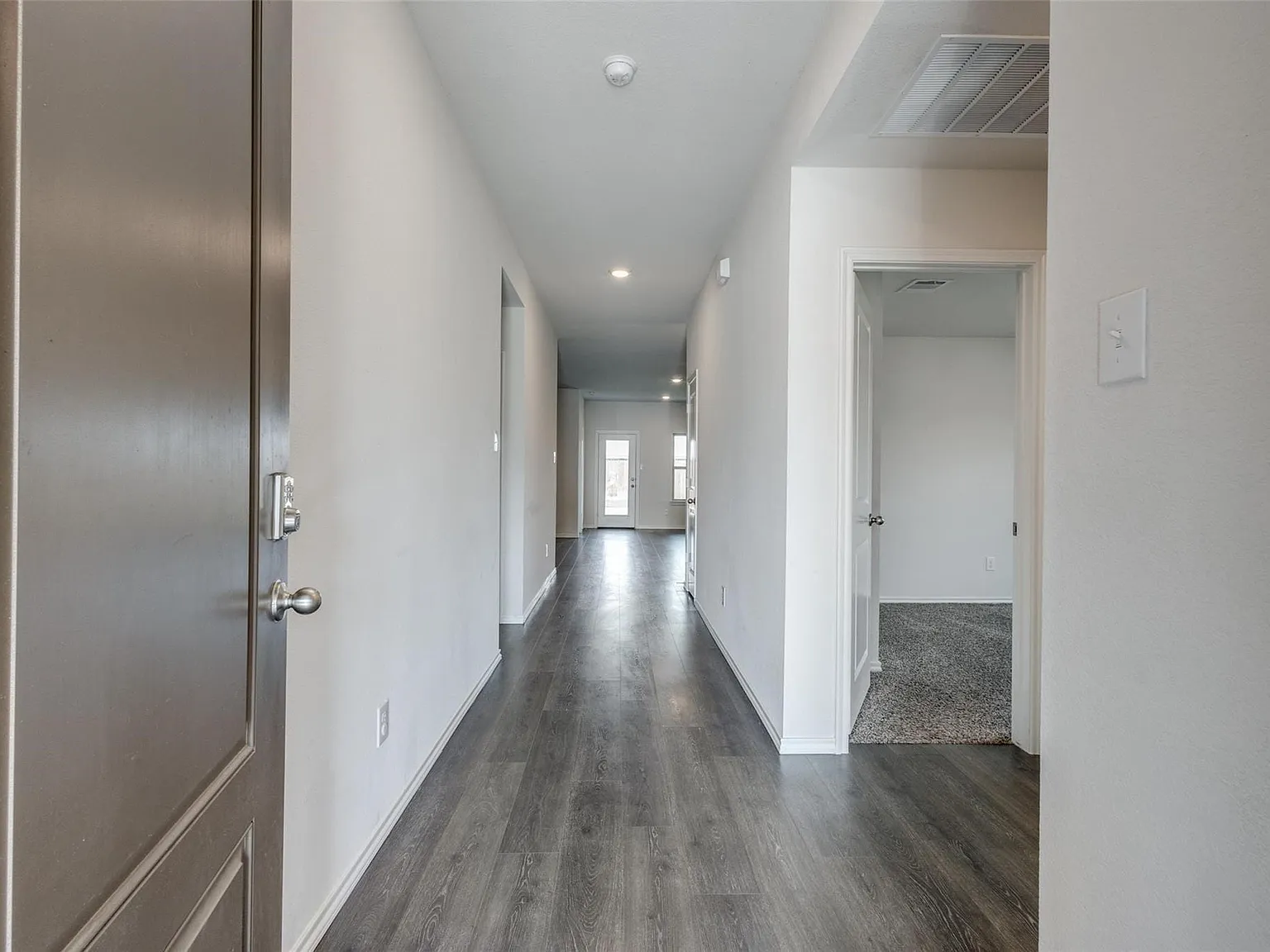 4 bed, 2.0 bath, 1870 sqft, $2,199 — Photo 3