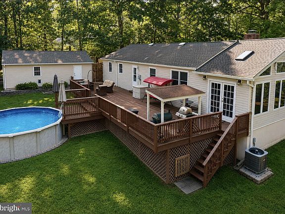 3rd image of 453 Sylvan Ln