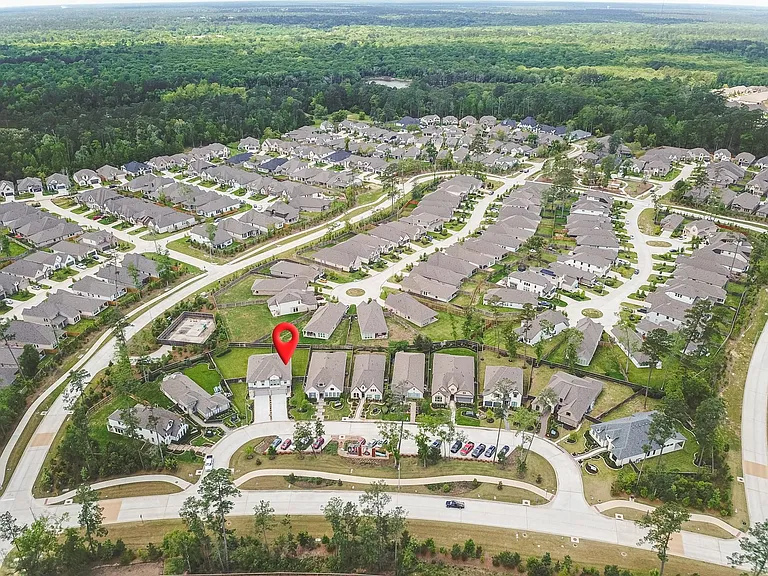 438 Lake Day Dr — Photo 3