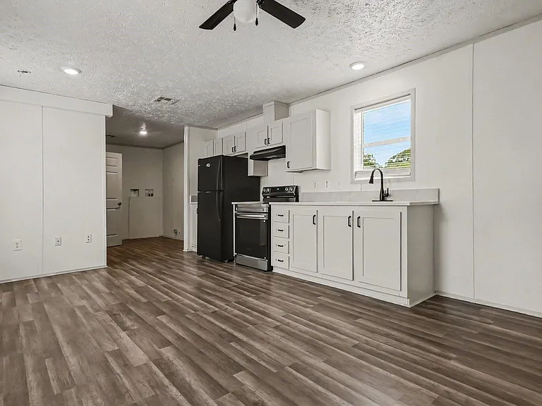 25024 Twin Oaks Dr — Photo 4