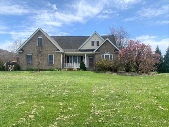 1918 Tinkling Spring Rd, Stuarts Draft, VA 24477