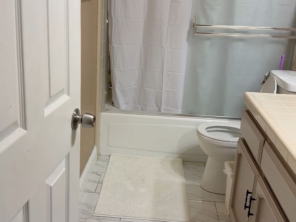 1st image of 884 Rockford Way
