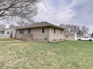 2014 N 6th St, Estherville, IA 51334