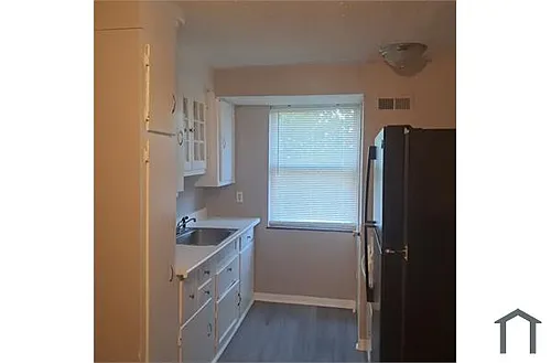5647 Hamilton Ave #4 Photo 1