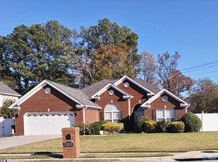 1950 Red Sunset Dr SW, Decatur, AL 35603