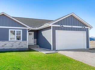 1676 Squirrel Way, New Richmond, WI 54017