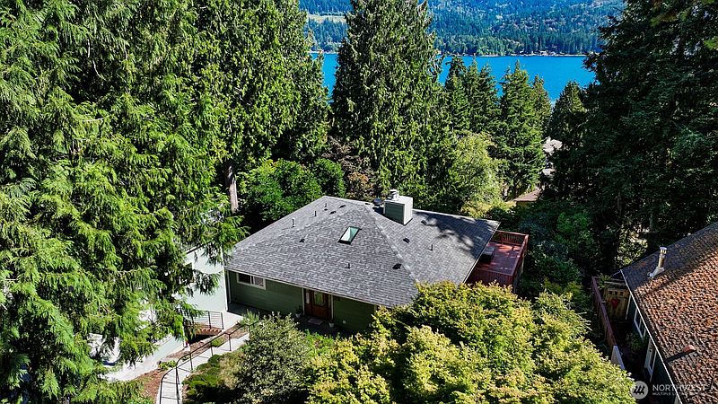 2nd image of 44 Windward