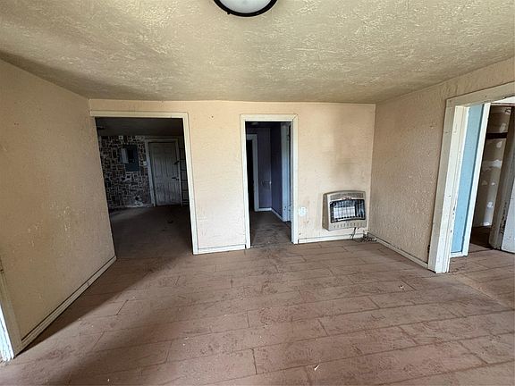 2nd image of 203 Pecan St