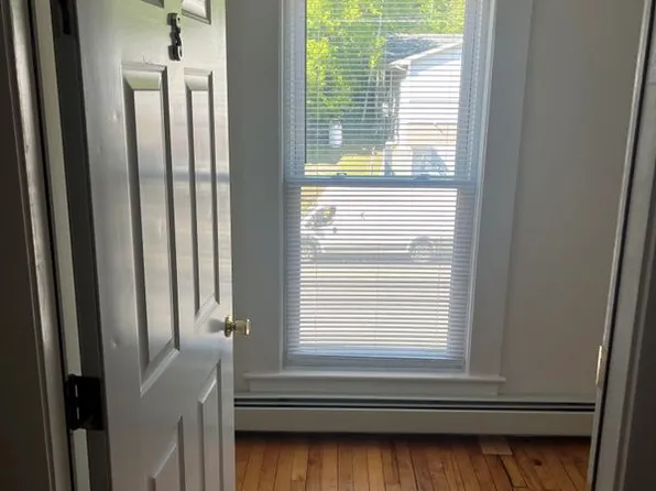 281 Main St APT 3, Littleton, NH 03561