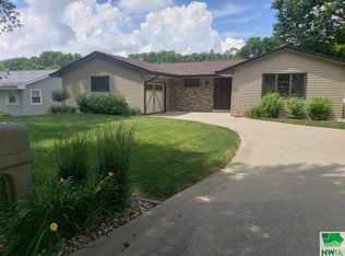 2809 S Cedar St, Sioux City, IA 51106