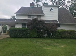 194 Spindle Rd, Hicksville, NY 11801