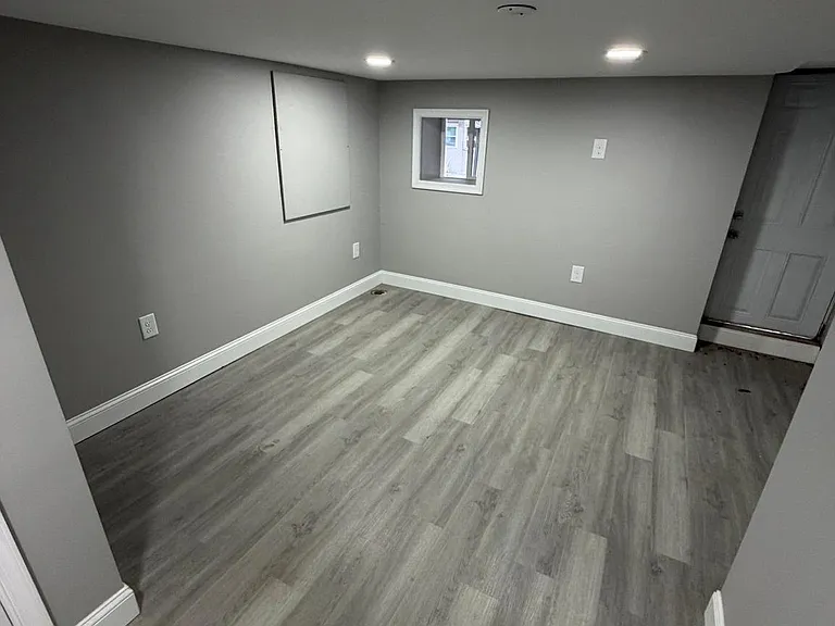 324 W Chestnut St — Photo 12