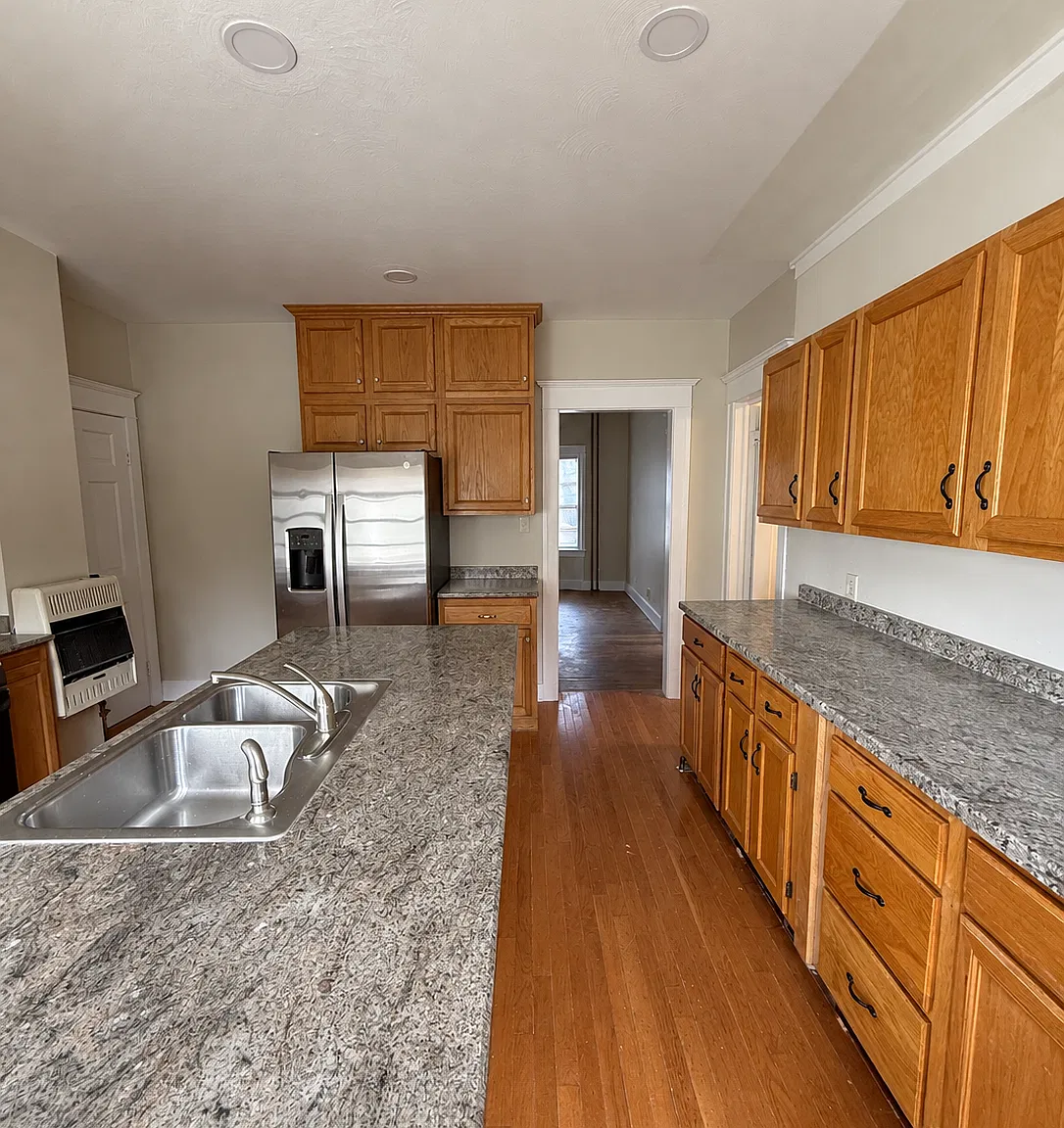 3 bed, 700 sqft, $1,675 — Photo 1