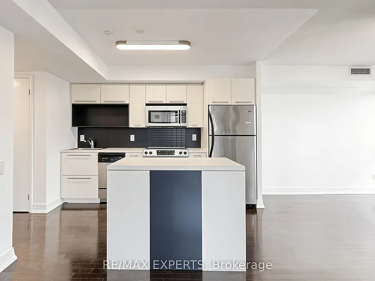 21 Carlton St #507 — Photo 15