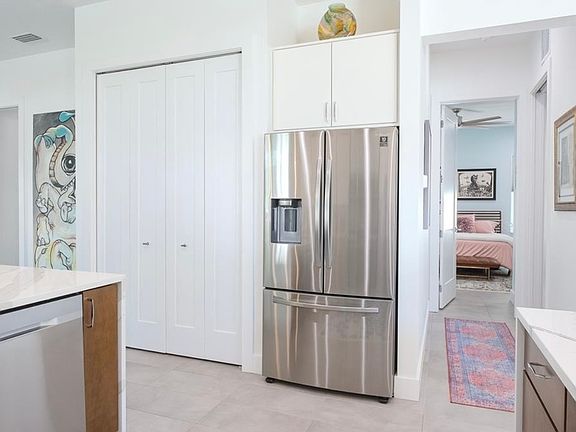 Large Samsung fridge with freezer and ice maker