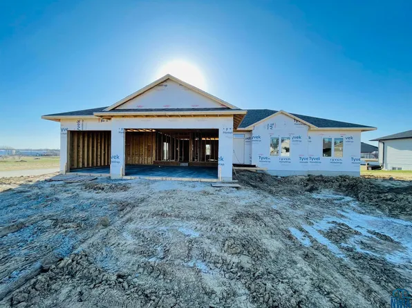 805 Paige Pl, Moville, IA 51039