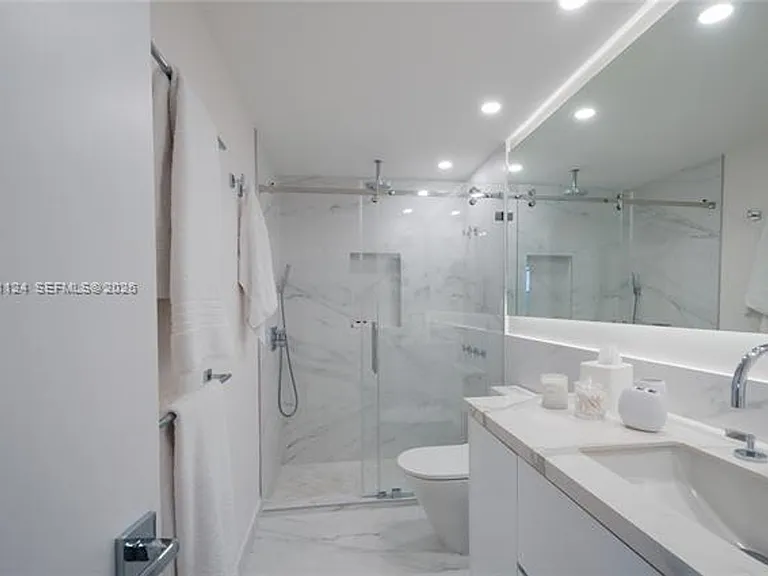 1121 Crandon Blvd #CU-D301 — Photo 23