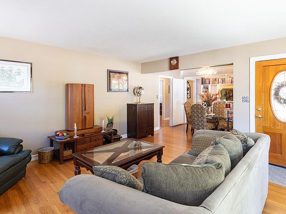 3rd image of 112 Roweland Court