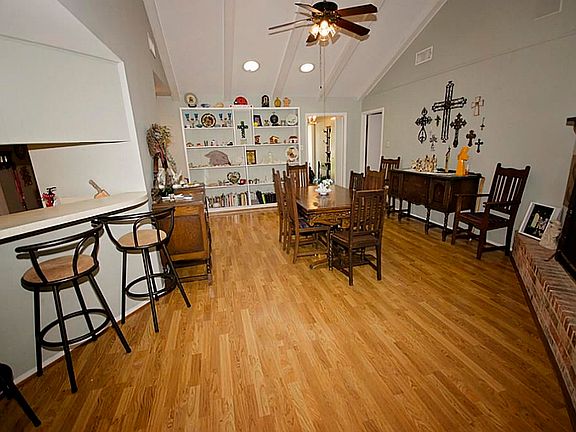 4th image of 310 Oyster Creek Dr