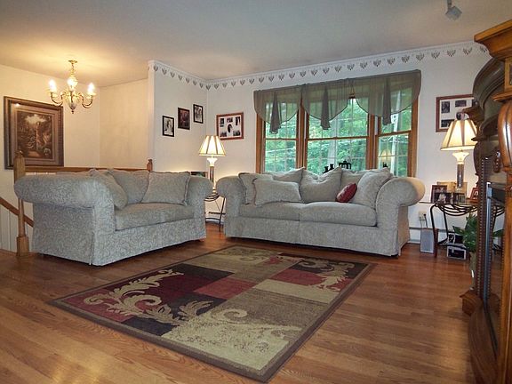 3rd image of 325 Mountainside Dr