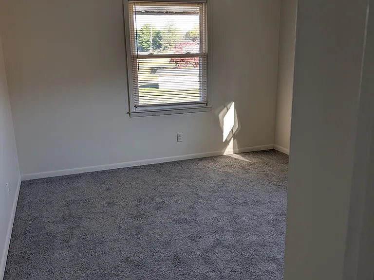2823 N Ohenry Blvd #E — Photo 4