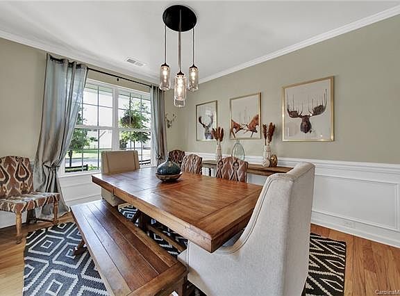 5th image of 1644 Fairntosh Dr