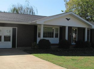 510 Oak St, Farmington, MO 63640