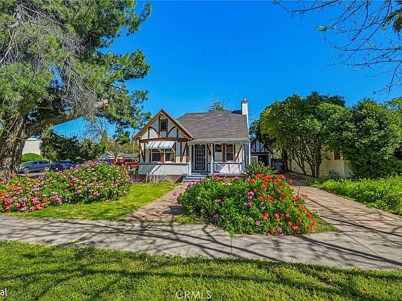 2nd image of 261 W 26th St