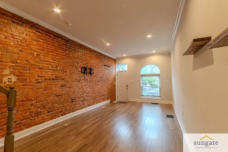 2 bed, 2.5 bath, 1294 sqft, $2,950 — Photo 2