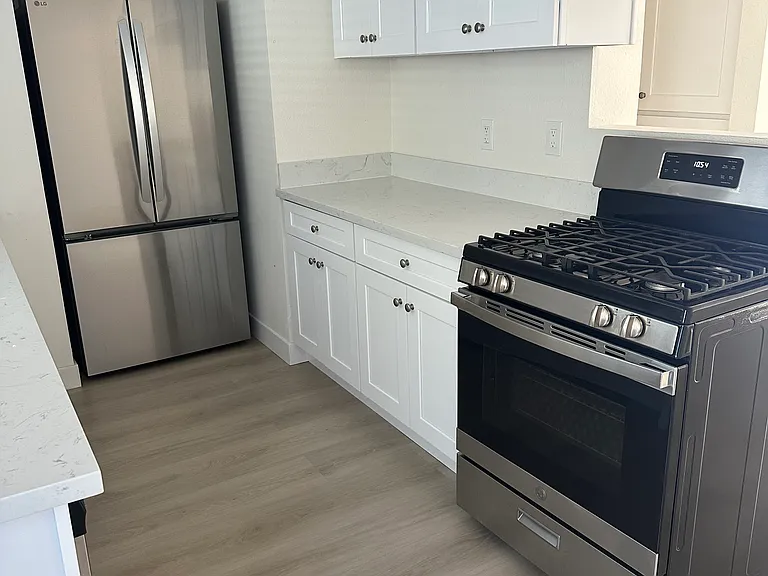 217 W Carroll Ave — Photo 4
