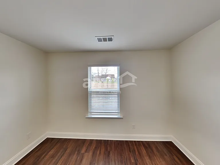 2128 Williamshire Ln — Photo 23